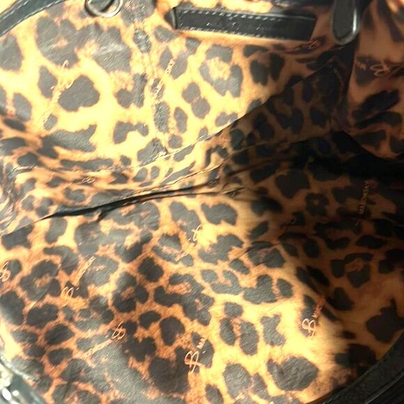 B Makowsky Black Leather Hobo Bag with Fringe Side Zips - EUC - Picture 7 of 8